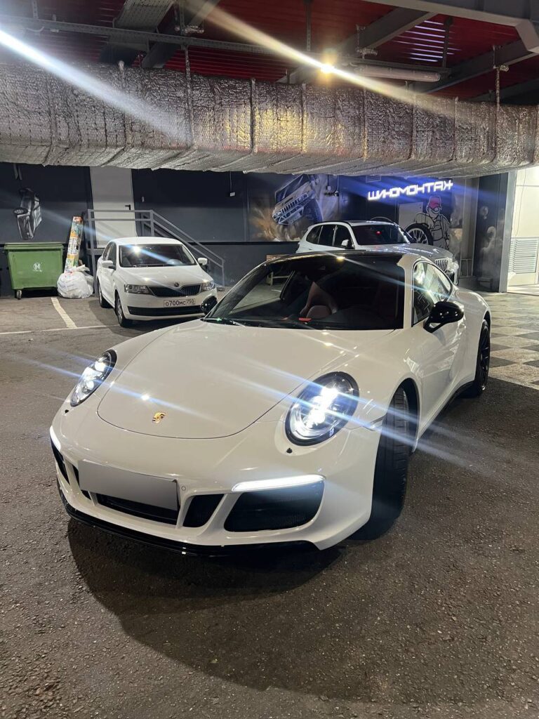 Porsche 911 Carrera 4 GTS