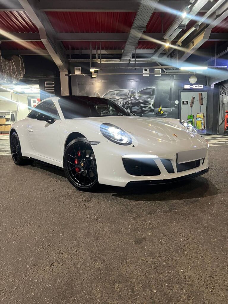 Porsche 911 Carrera 4 GTS