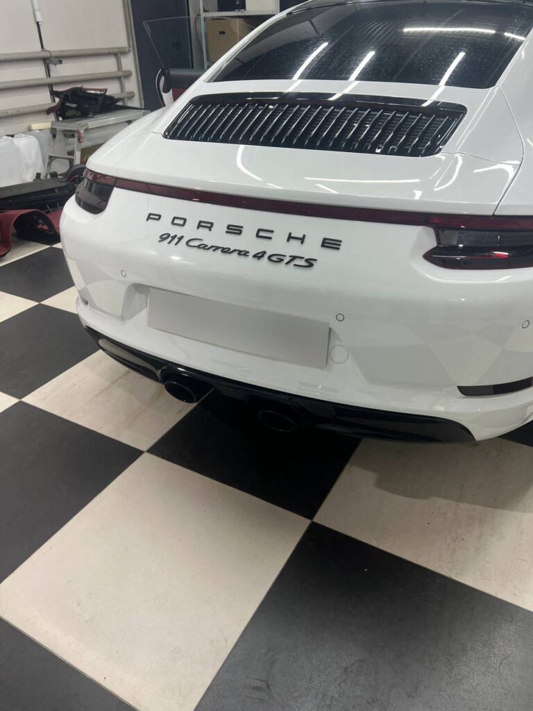 Porsche 911 Carrera 4 GTS