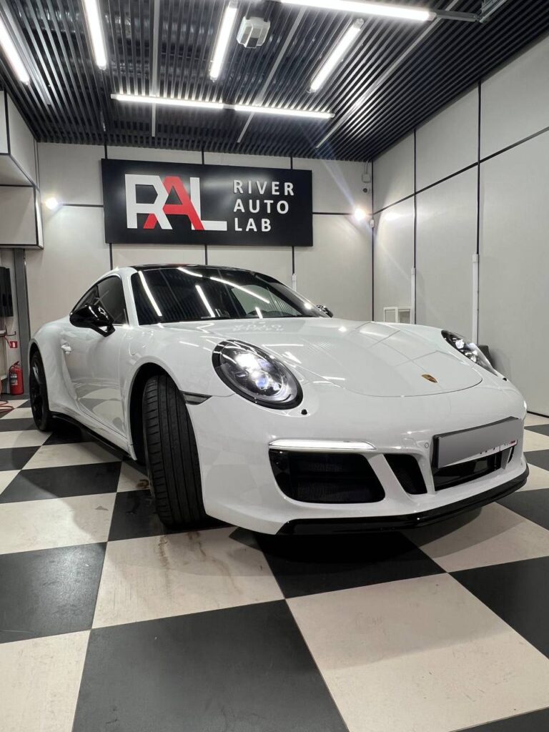 Porsche 911 Carrera 4 GTS